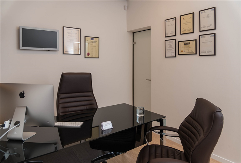 I. Thanos Bezatis Χειρουργός Οφθαλμίατρος: Book an online appointment