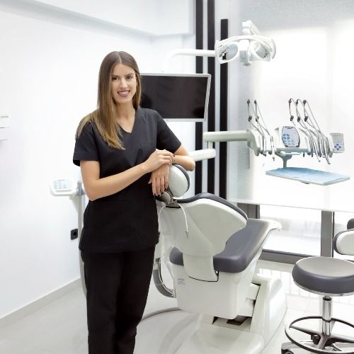 Dr Δανάη Χαντάντ Dentist: Book an online appointment