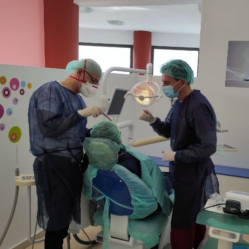 Lyro Dental Clinic - Κλινική Χειρουργική Στόματος Χειρουργός στόματος