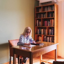 Ιατρείο "Ρίζες και Φτερά"  με την επιστημονική διεύθυνση της Αρετής Σπυροπούλου MD, PhD