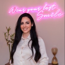 Dr Claudia Leon Castell Dentist: Book an online appointment