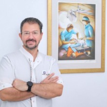 THomas Varikos Dentist: Book an online appointment