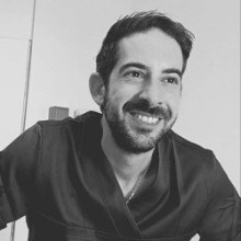 Nikolaos Tzanakis Dentist: Book an online appointment