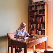 Ιατρείο "Ρίζες  και Φτερά" με την επιστημονική διεύθυνση της Αρετής Σπυροπούλου MD, PhD